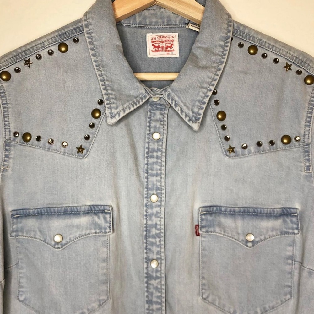 LEVI’s - Ultimate Western Denim Shirt with Gold and Stars Studs (Jean Jacket)